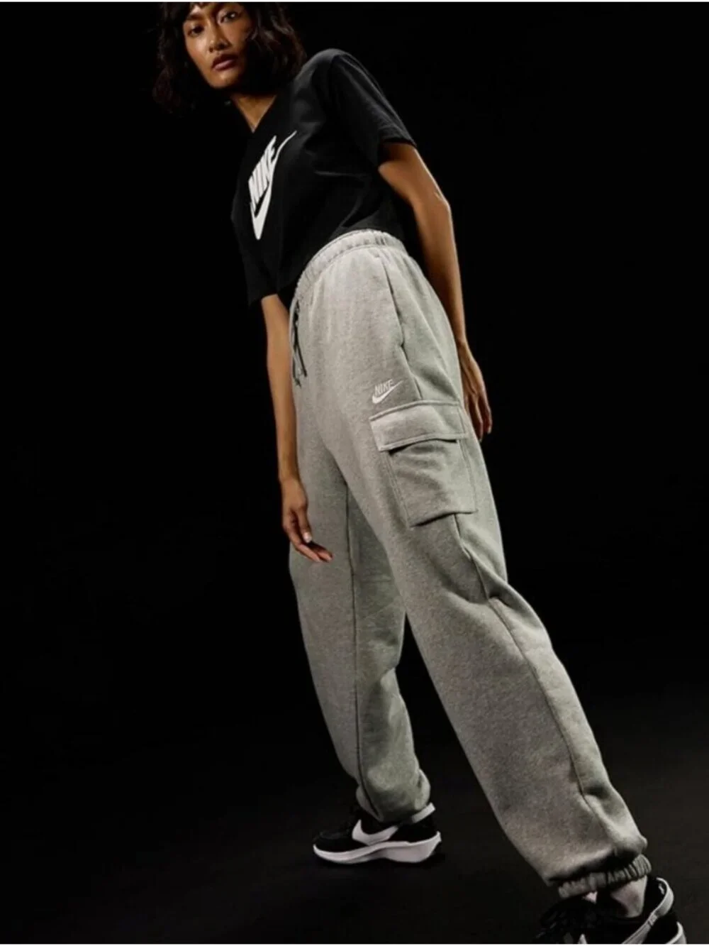 Nike Sportswear Club Fleece Women's Mid-Rise Oversized Cargo Sweatpants Grey